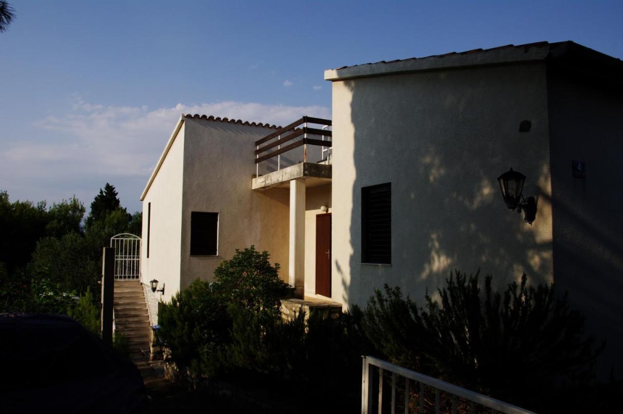 Shambala Apartment Supetar Bagian luar foto