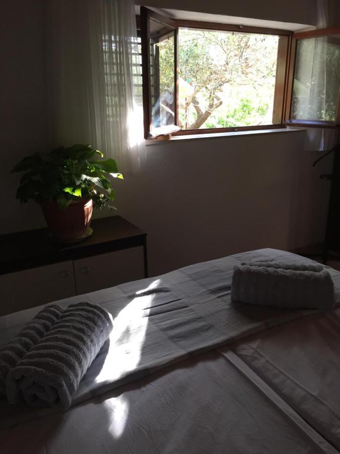 Shambala Apartment Supetar Bagian luar foto