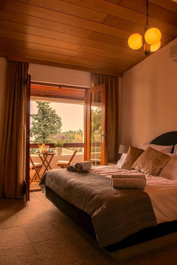 Shambala Apartment Supetar Bagian luar foto